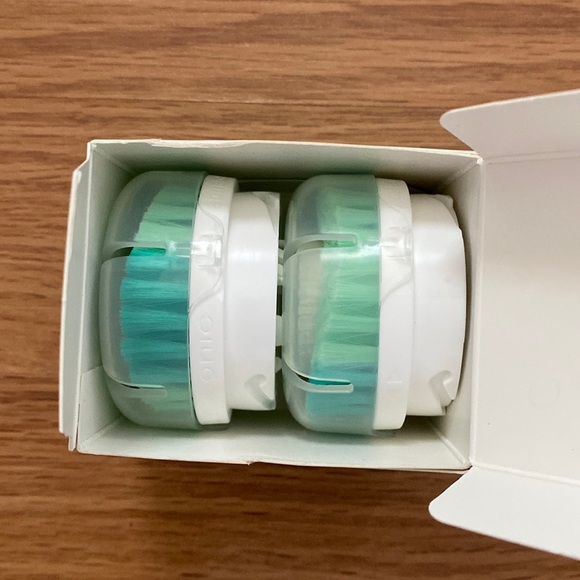 ❤️ Clarisonic Anti-Blemish Cleansing Brush Head 2-pack Bundle New in Box - Picture 10 of 10